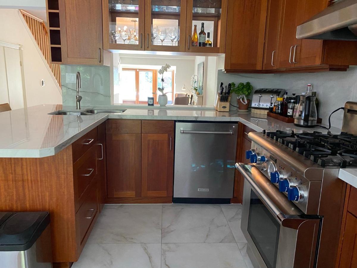 Superb Beach Home:Heated Pool-Hot Tub Open 365Days Τορόντο Εξωτερικό φωτογραφία