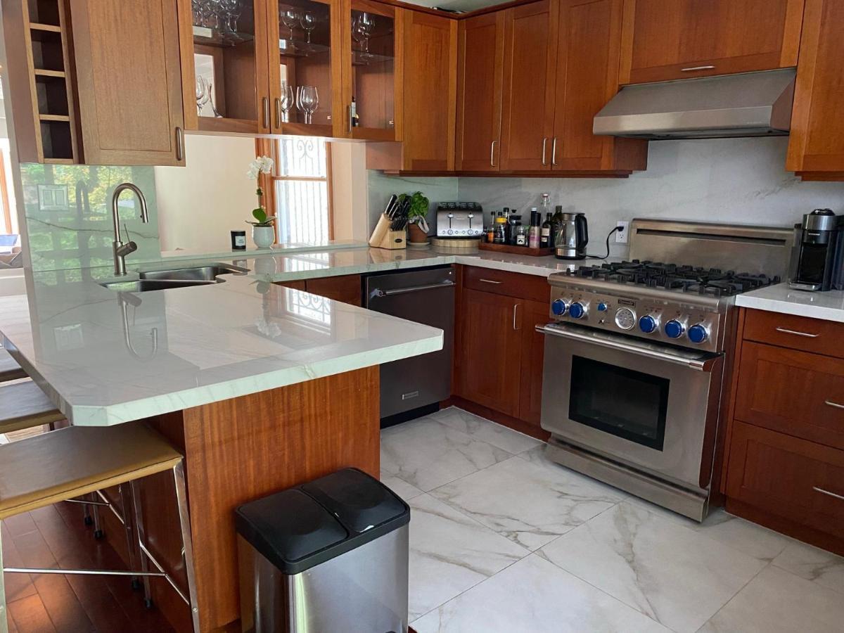 Superb Beach Home:Heated Pool-Hot Tub Open 365Days Τορόντο Εξωτερικό φωτογραφία